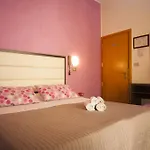 Отель Nadia 2*